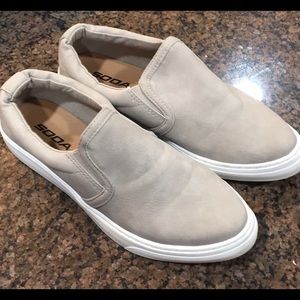 Slip on Tennis Shoes